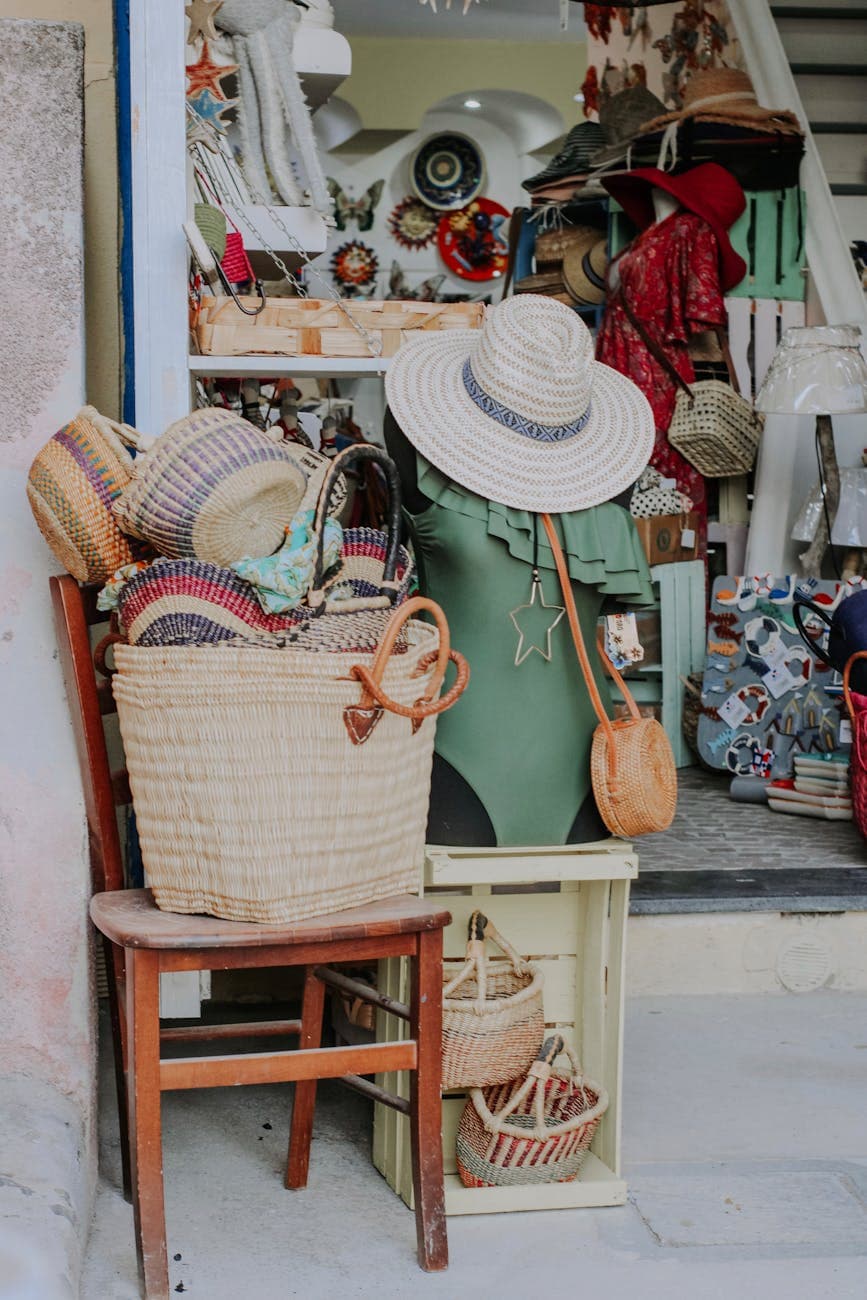 Vibrant boutique display featuring sunhats, woven baskets, and artisanal crafts for a summer shopping experience.